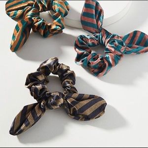 🌺3/$15 Anthropology hair scrunchies.